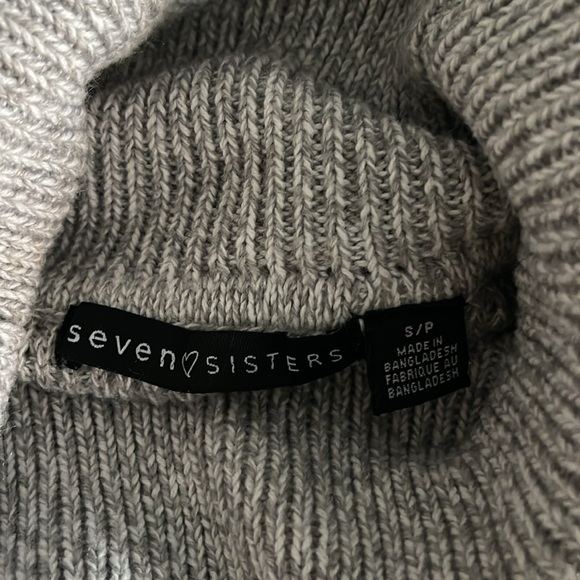 Cozy Gray Turtleneck Sweater - Picture 2 of 3